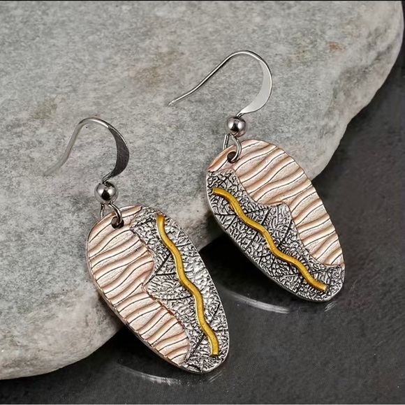 Mixed metals earrings - Picture 2 of 7